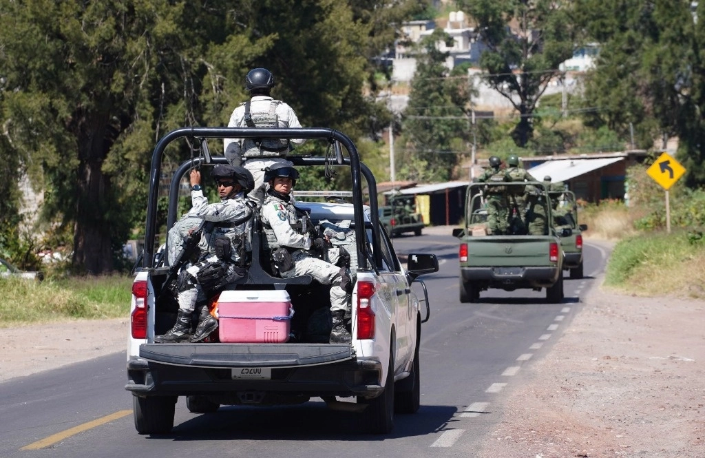 En toda esa zona de Pátzcuaro más de 200 efectivos de cuerpos de seguridad de los tres órdenes de gobierno continúan con la búsqueda por aire y tierra. Foto Cuartoscuro