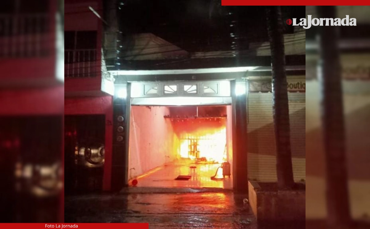 Un grupo de presuntos sicarios incendió esta noche la casa de Diana Caballero, alcaldesa pevemista del municipio de Queréndaro, en Michoacán. Foto
