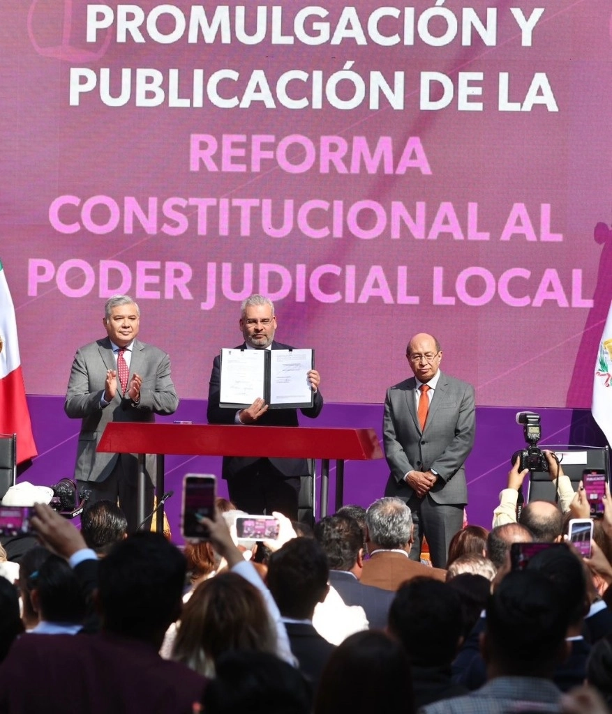 Habrá trato digno a jueces y juezas, magistradas y magistrados que habrán de separarse del Poder Judicial de Michoacán, el gobernador, Alfredo Ramírez. Foto @ARBedolla