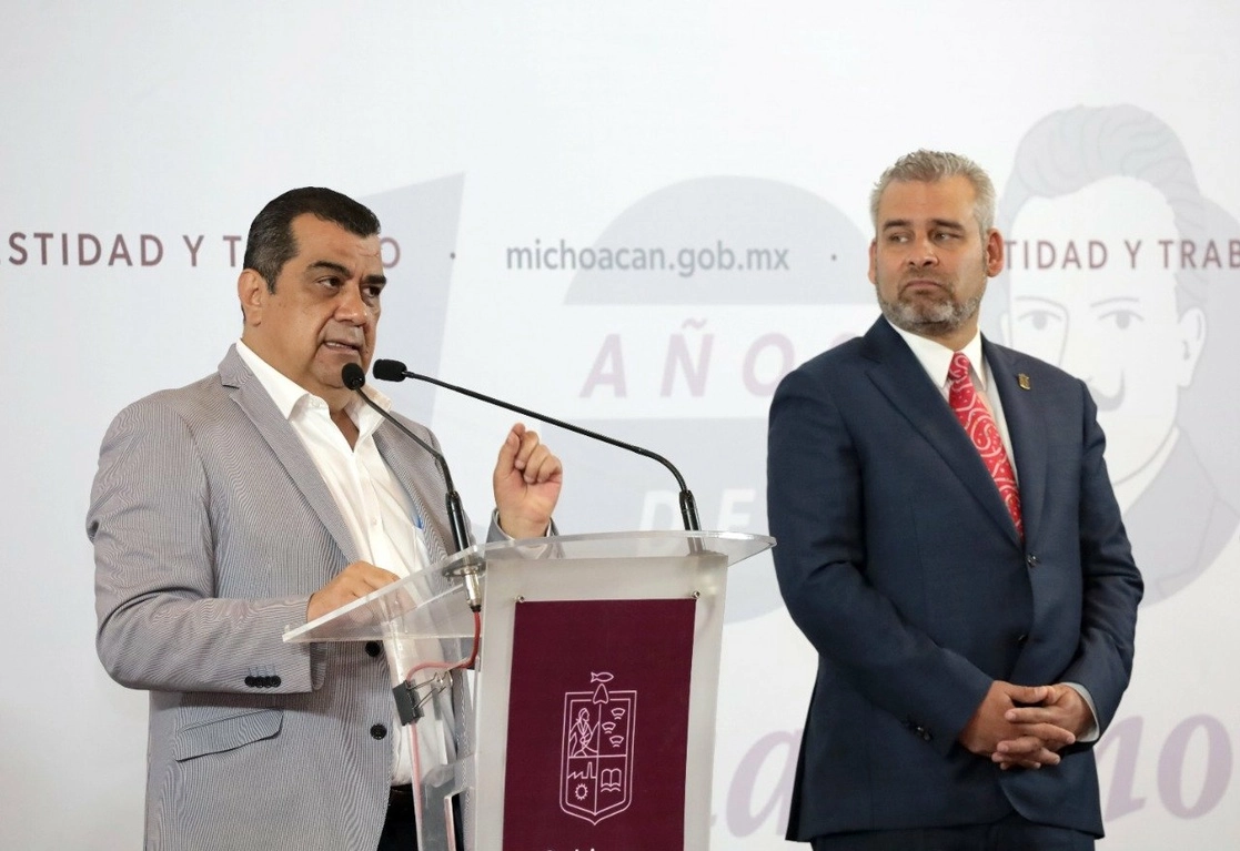 El secretario de Salud michoacano, Elías Ibarra Torres, dijo que en una década los hospitales regionales fueron desmantelados, porque los médicos no quieren permanecer en lugares alejados de las ciudades más habitadas, el 31 de mayo de 2022. Foto tomada del Facebook de @SaludMich