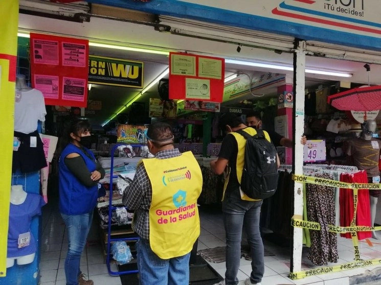 ‘Guardianes de la Salud’ en Zamora, Michoacán vigilan el cumplimiento de las medidas sanitarias. Foto Twitter @SALUDMICH 