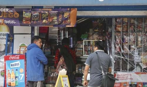 Muchos pequeños negocios que solicitaron el crédito solidario al IMSS fueron rechazados. Foto Yazmín Ortega Cortés