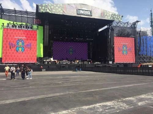 Últimos preparativos rumbo al Vive. Se prevé que asistan unas 140 mil personas en los dos días de festival. En tanto, Megadeth, Paradise Lost y Sum41 cancelaron su participación en el encuentro de metal que se realizará en Toluca. Foto Guillermo Sologuren