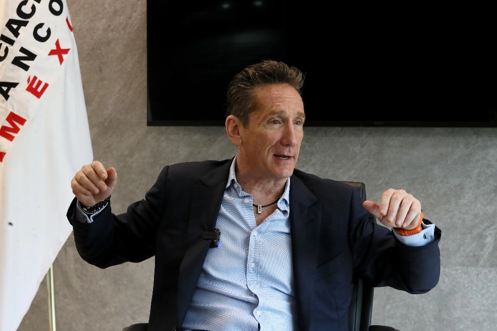 Daniel Becker, presidente de la Asociación de Bancos de México, durante una entrevista con ‘La Jornada’. Foto Roberto García Ortiz