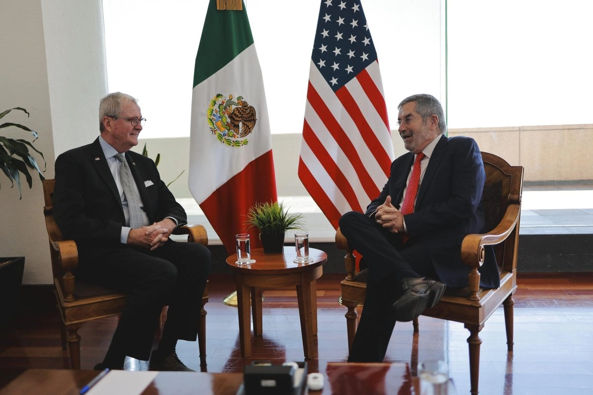 El gobernador de Nueva Jersey, Phil Murphy, fue recibido por el canciller Juan Ramón de la Fuente. 