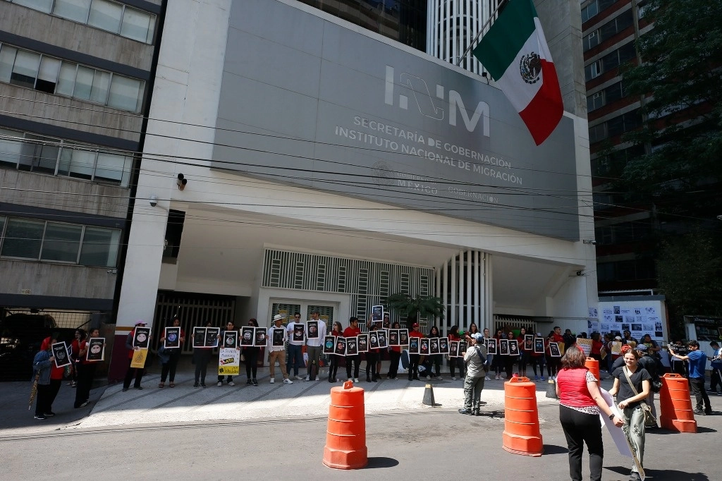 Organizaciones en defensa de migrantes piden justicia por los 40 migrantes muerto en la estación den INM en Chihuahua en marzo del 2023. Foto José Antonio López/Archivo