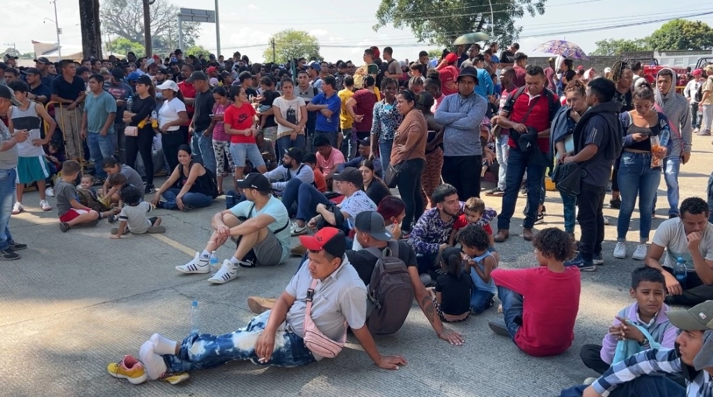 Migrantes en Tapachula, Chiapas, se han sumado a la convocatoria para interponer recursos de amparo que les permitan avanzar por México. Foto Edgar H. Clemente