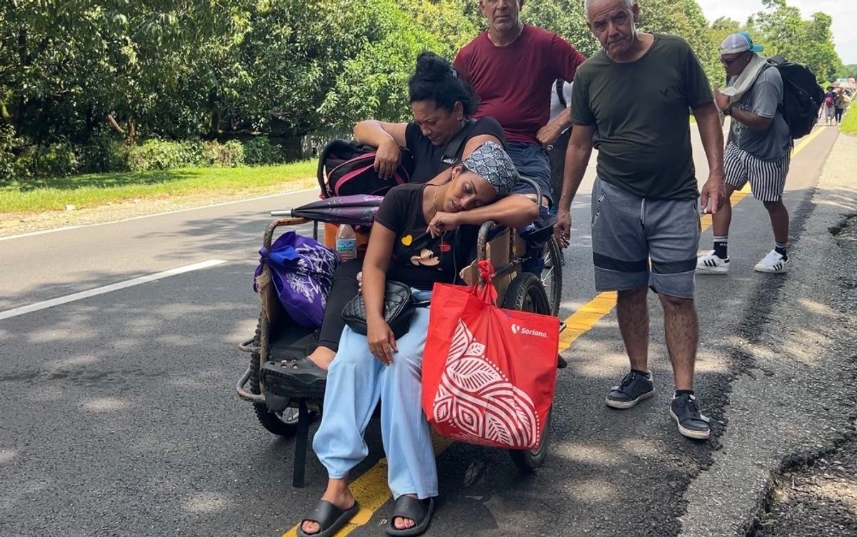 Los migrantes pidieron a las autoridades que envíen ayuda humanitaria y les facilite los documentos que solicitan hace meses. Foto