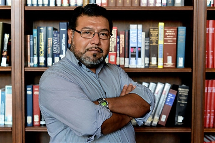Gaspar Rivera-Salgado, director del Centro de Estudios de México dela Universidad de California, sostiene que el indígena no es migrante, sino trasnacional. Foto ‘La Jornada’