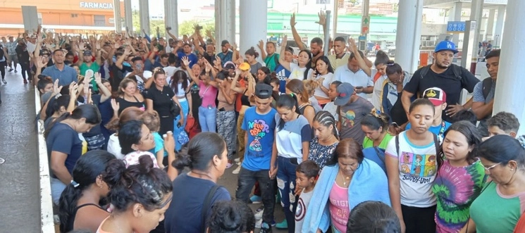 Protesta de migrantes venezolanos contra autoridades de Estados Unidos; piden citas para asilo. Foto Carlos Figueroa 