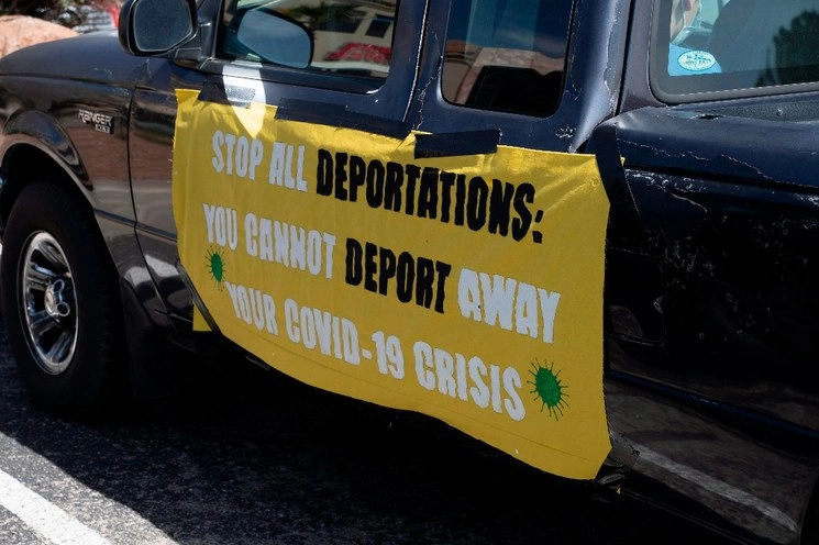 Protesta en Texas contra las deportaciones en medio de la crisis por la pandemia. Foto Afp