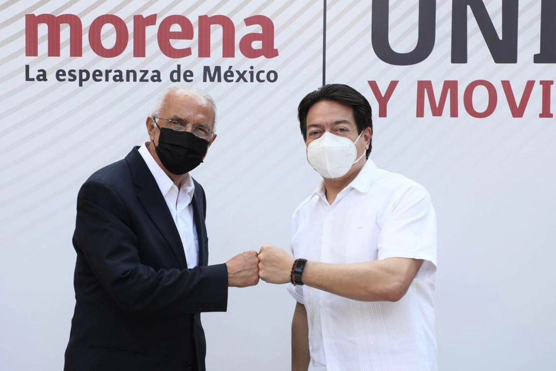 Miguel Ángel Navarro Quintero, junto al presidente de Morena, Mario Delgado. Foto tomada del Twitter de @mario_delgado / Archivo