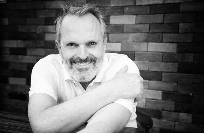 El cantante español Miguel Bosé prepara una serie autobiográfica en tres temporadas. Foto @BoseOfficial