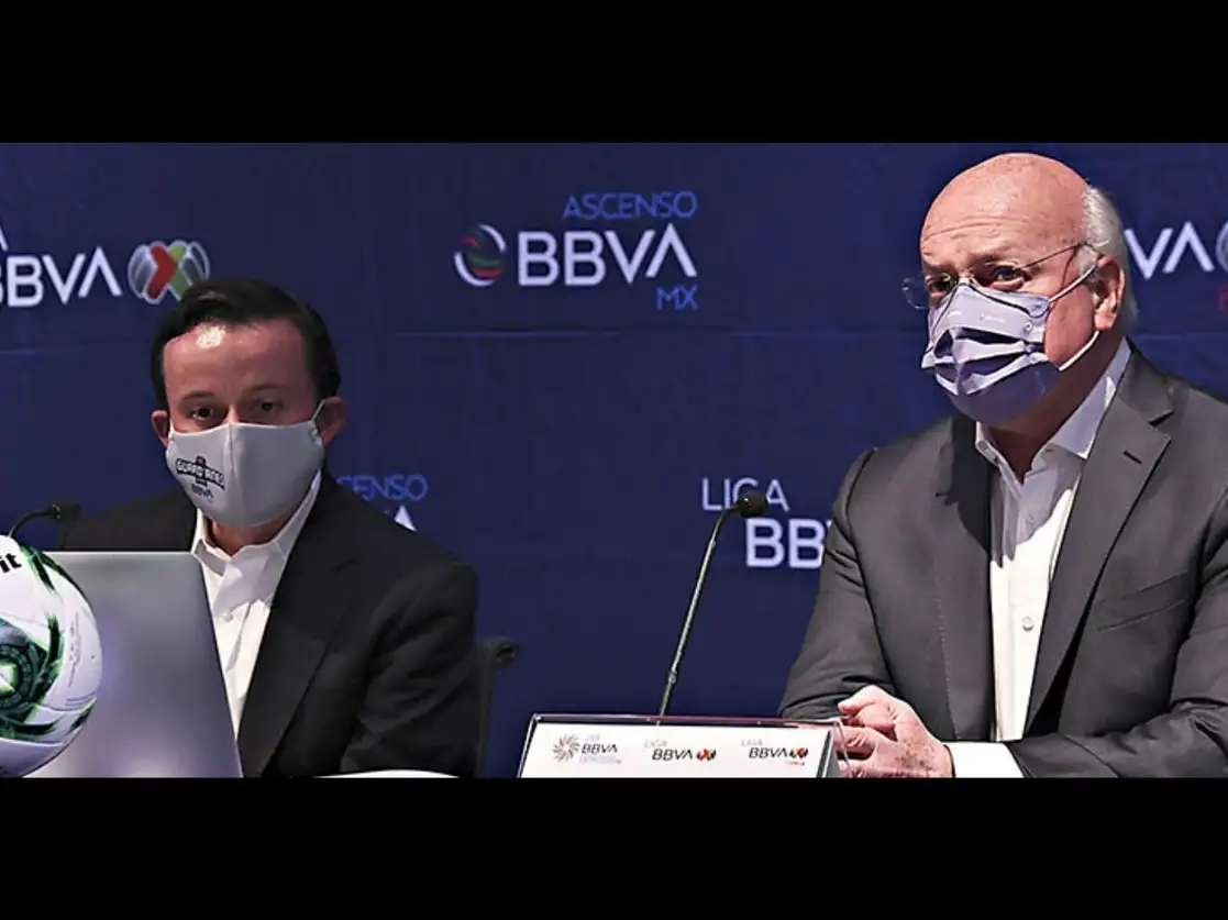 Mikel Arriola y Enrique Bonilla en conferencia de prensa, el 7 de diciembre de 2020. Foto tomada del sitio http://www.ligabbvaexpansion.mx/