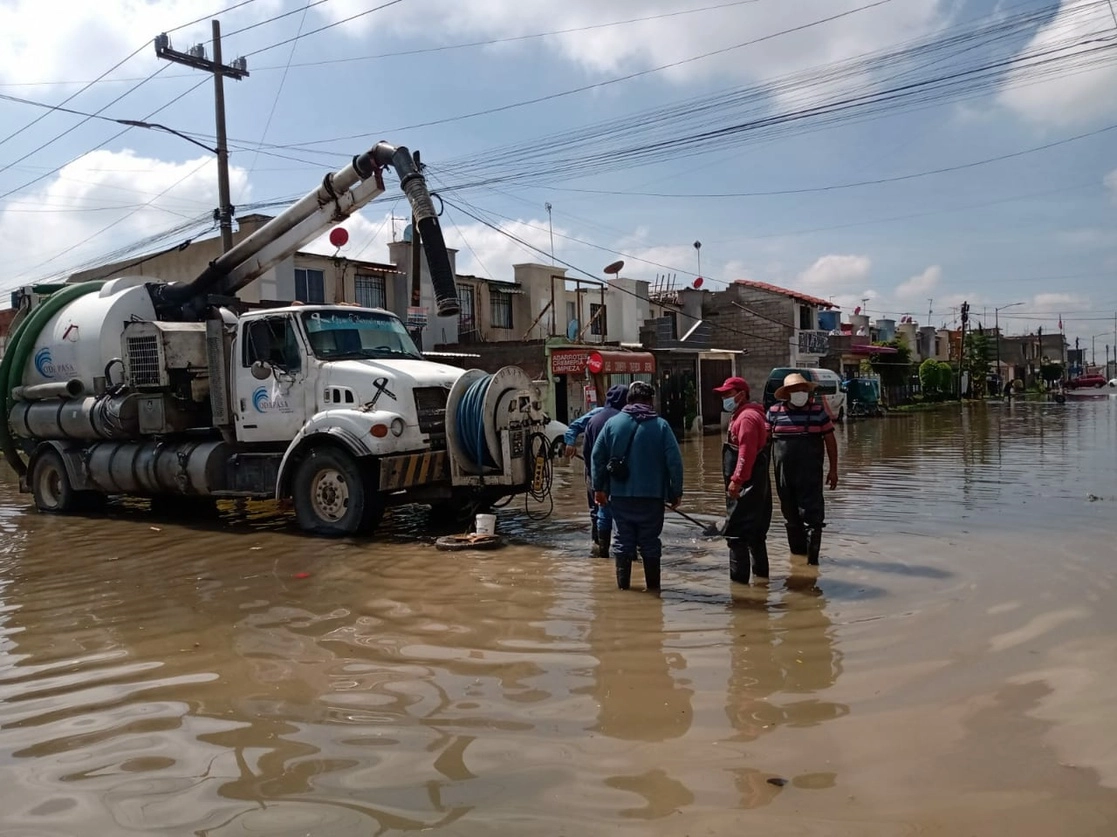 Trabajos de desazolve en el fraccionamiento Real del Valle en Acolman, Estado de México, el 8 de septiembre de 2021. Foto La Jornada