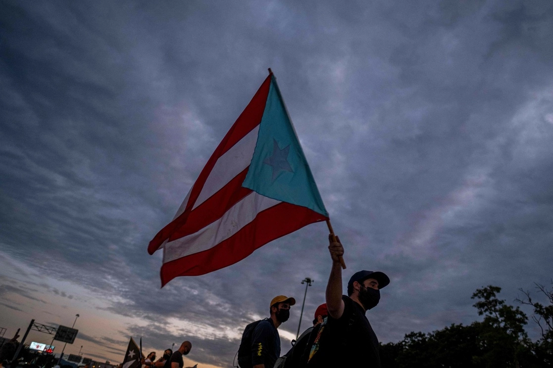 Los policías de Puerto Rico que se fueron a huelga exigen mejoras en su plan de pensión. Foto Afp/Archivo
