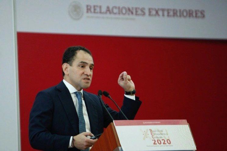 Arturo Herrera señaló que esta garantía es importante para cubrir una parte de la plataforma de exportación, dado la volatilidad reciente en el precio petróleo. Foto Roberto García Ortiz / Archivo