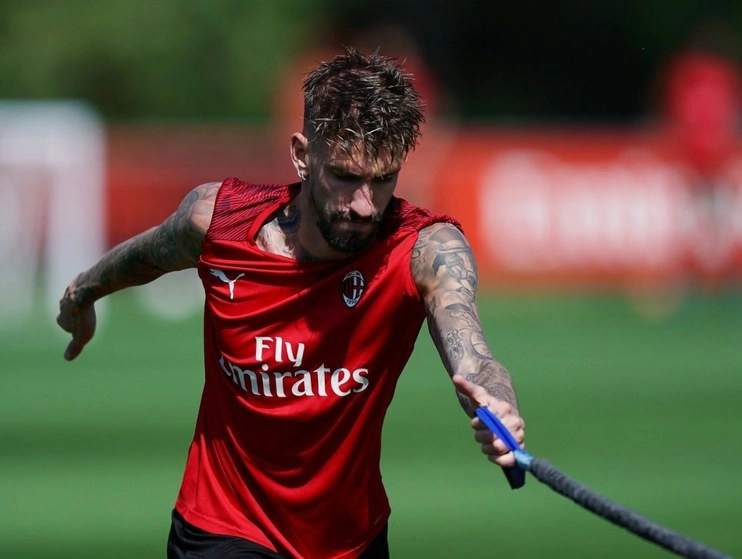El AC Milán de la Serie A continúa con sus entrenamientos individuales en sus instalaciones. Foto Twitter @acmilan
