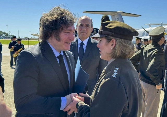 Milei volvió a golpear a millones de argentinos a que no aceptan de ninguna manera la violación de la soberanía nacional. Foto Afp