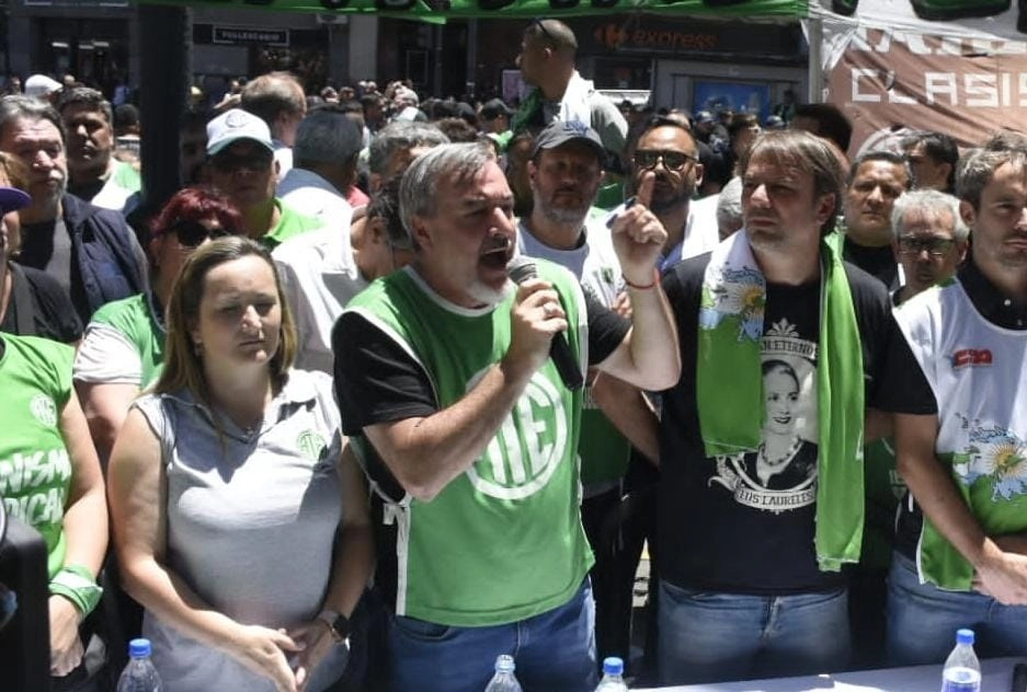 Rodolfo Aguiar, secretario general de la Asociación de Trabajadores del Estado (ATE), informó ayer: “hemos decidido denunciar penalmente al presidente Javier Milei y a todos los involucrados en el decreto”. Foto Xinhua 



