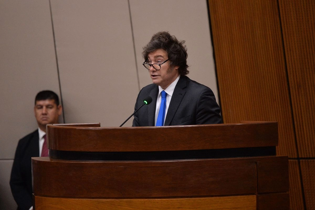 El presidente de Argentina, Javier Milei, pronuncia un discurso en el Congreso Nacional en Asunción.