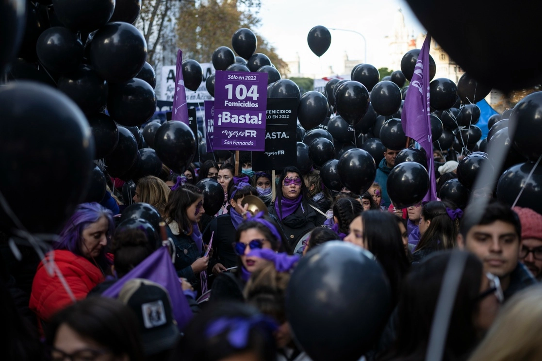 Marcha anual "Ni Una Menos" en Buenos Aires. Datos de la Corte Suprema de Justicia argentina reportan que en 2021 hubo un feminicidio cada 35 horas. Foto Ap