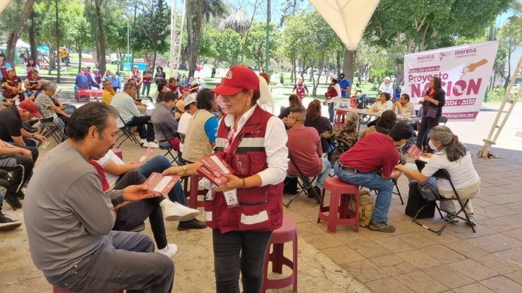 Decenas de personas acudieron al Parque del Mestizaje, ubicado en la alcaldía Gustavo A. Madero, para emitir su opinión con miras a la construcción del proyecto de nación 2024-2030. Foto Sandra Hernández García 