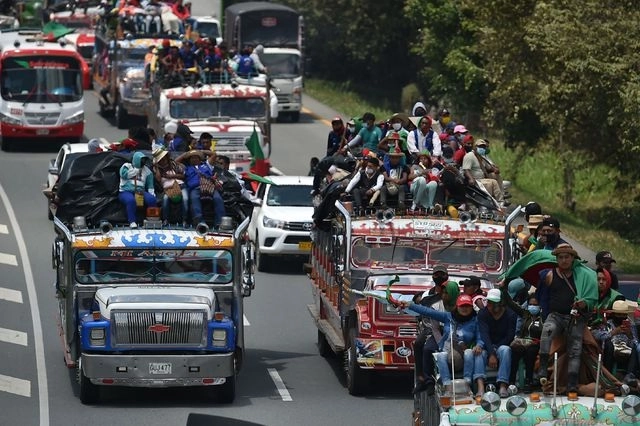 Grupos indígenas protestan en contra de las masacres y los asesinatos de líderes sociales. Foto Afp