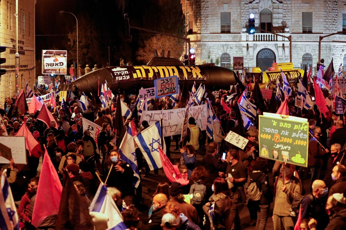 La protesta se dio en medio de la campaña de vacunación contra el Covid-19. Foto Afp