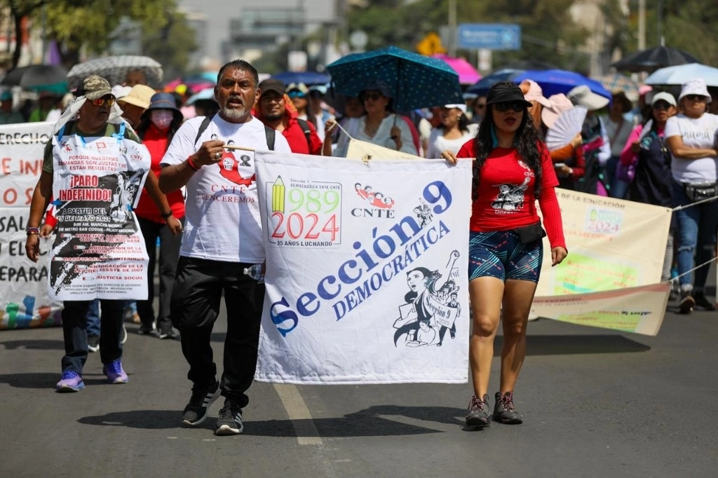 Docentes de la sección 9 de la CNTE marchan del metro Normal a la plancha del Zócalo, en la Ciudad de México, el 31 de mayo de 2024. Foto Pablo Ramos