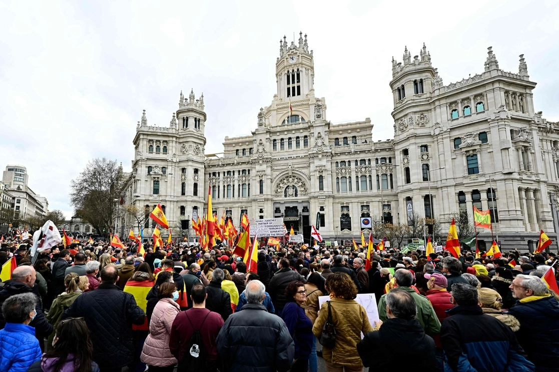 Miles de manifestantes salieron a las calles de España para protestar por el aumento de los precios de los alimentos, la energía y el combustible. Foto Afp