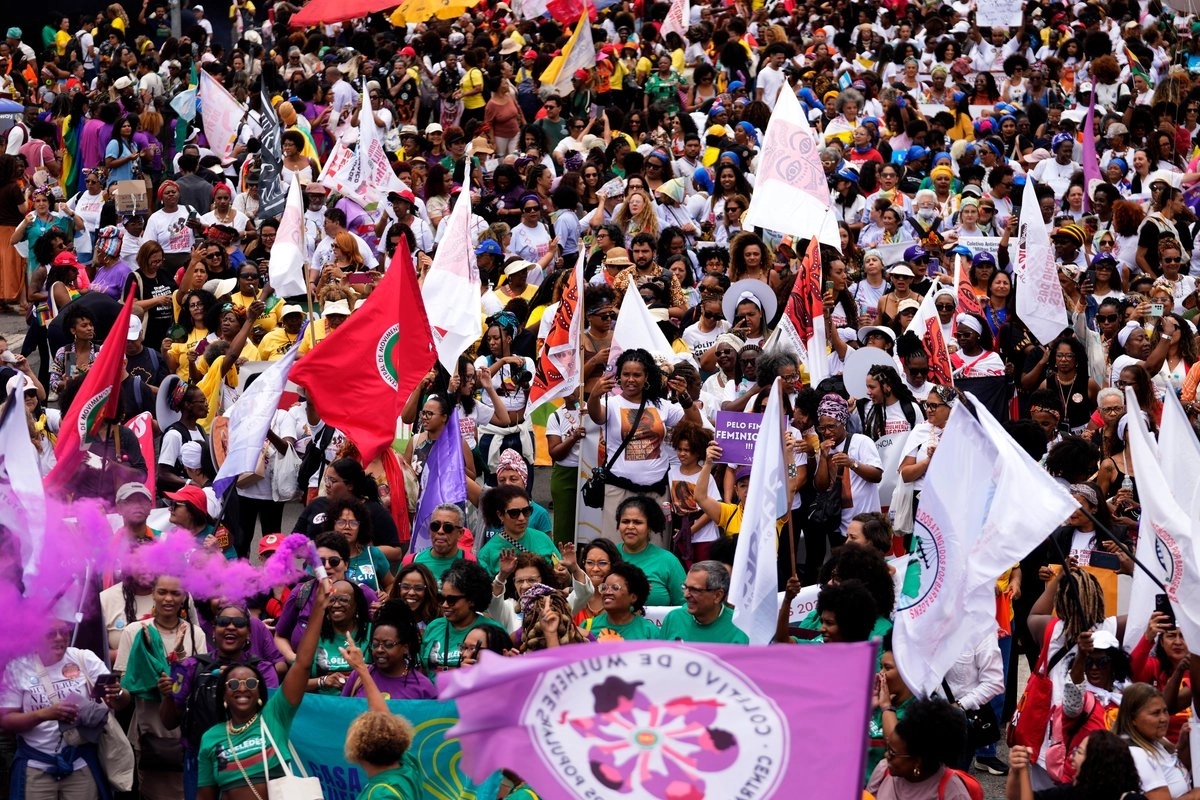 Marcha Nacional de Mujeres Negras que conmemora la histórica movilización de 2015 que se convirtió en un momento histórico en la lucha por la justicia racial y de género, en Brasilia, Brasil, en el contexto del 25 N, el  25 de noviembre de 2025.
