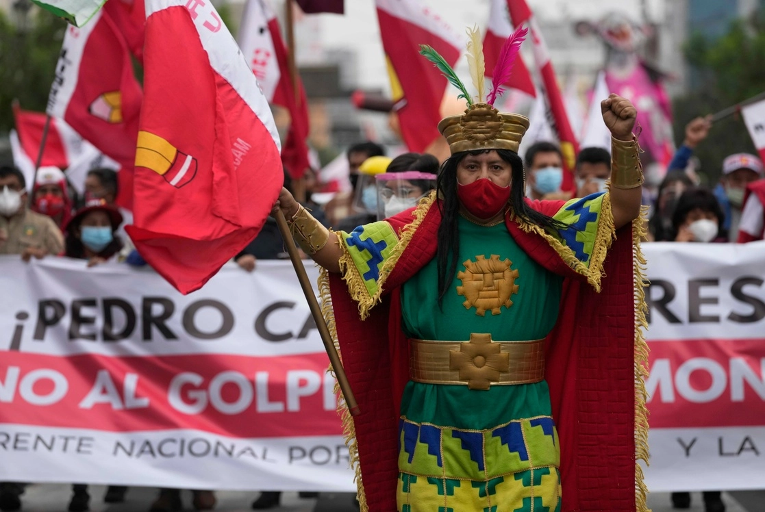 Seguidores de Pedro Castillo en las calles de Lima, la capital de Perú. Foto Ap 