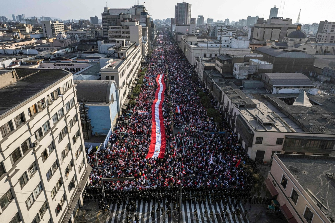 Opositores al gobierno del presidente peruano Pedro Castillo realizan una manifestación para exigir su renuncia en Lima, el 5 de noviembre de 2022. Foto Afp