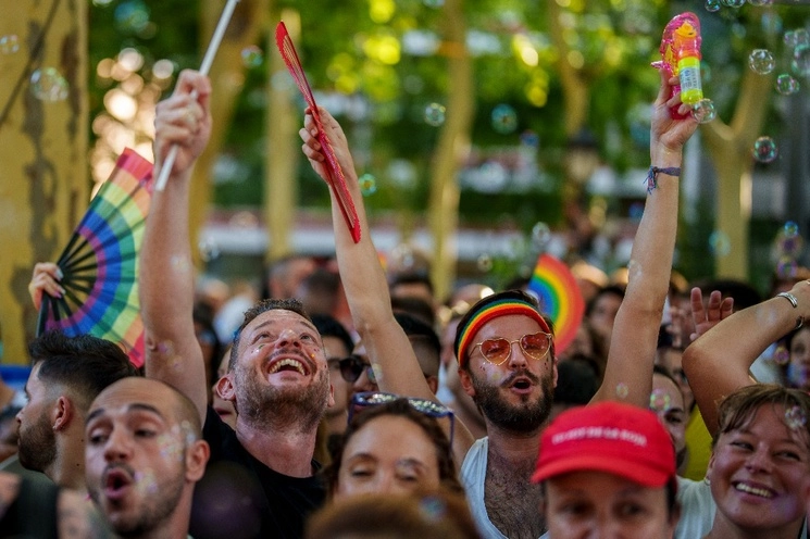 Participantes de la Marcha del Orgullo LGBT+ en Madrid, España. Foto Ap