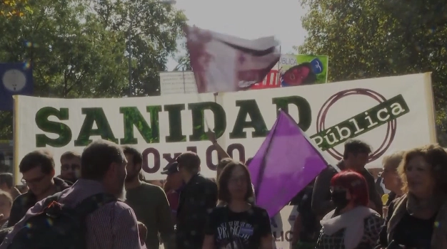 Marcha en defensa de la sanidad pública en Madrid en imagen de archivo. Imagen tomada de video publicado en La Jornada 