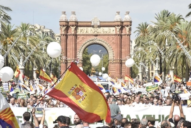 Manifestación convocada por la organización Escuela de Todos en Barcelona, a favor del español en las escuelas catalanas. Foto Europa Press