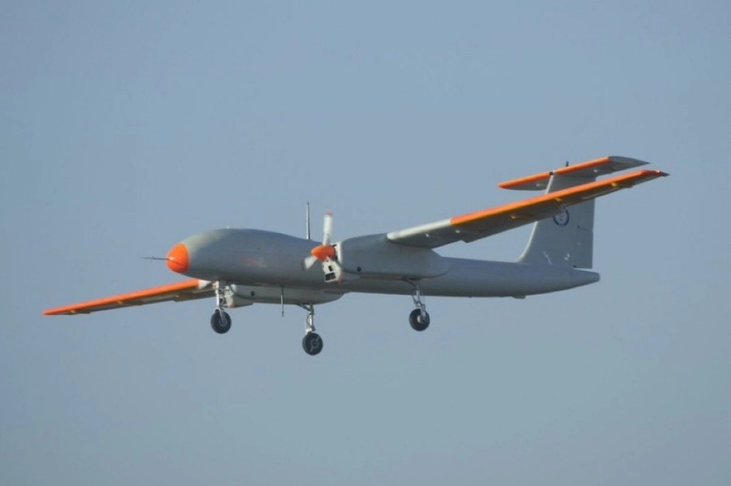 La base fue blanco de un ataque con drones, que fue respondido con disparos de la defensa aérea, y hasta el momento no se han notificado víctimas, según el Observatorio Sirio de Derechos Humanos. Foto tomada de X.
