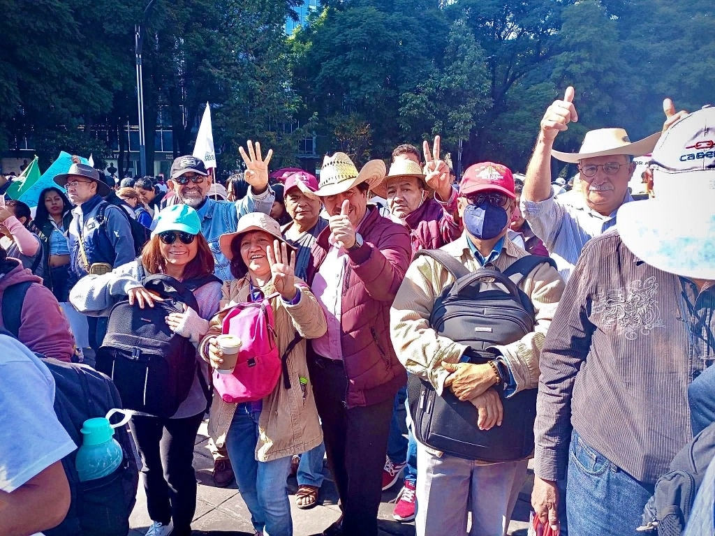Un grupo de militantes de Morena de Guerrero, expresaron un inconformidad por la asignación de candidaturas para las próximas elecciones. Foto @AntonioHelguera