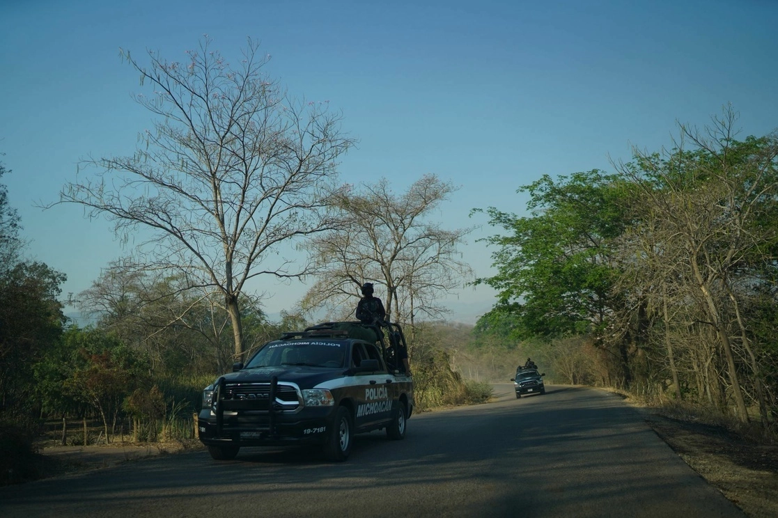 Policías estatales en la comunidad del Aguaje, municipio de Aguililla, Michoacán. Foto Cuartoscuro / Archivo
