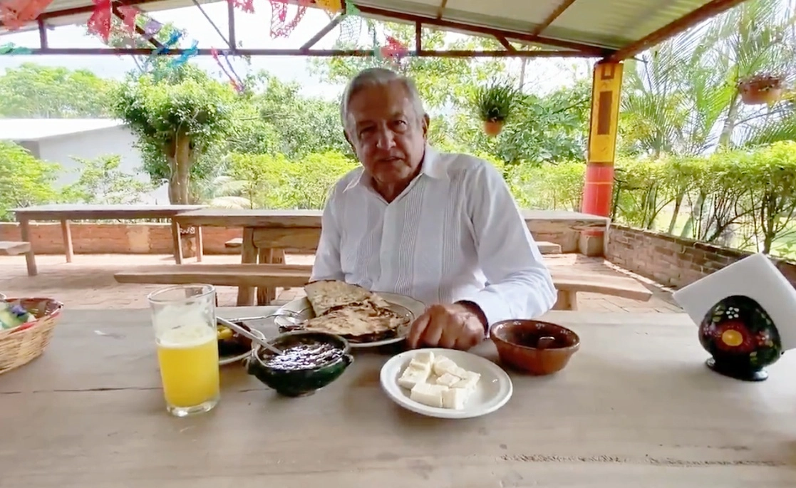 No se va a permitir que el maíz transgénico se cultive en nuestro país, aseguró López Obrador en San Juan Guichicovi, Oaxaca. Captura de imagen tomada del video subido en Twitter @lopezobrador_