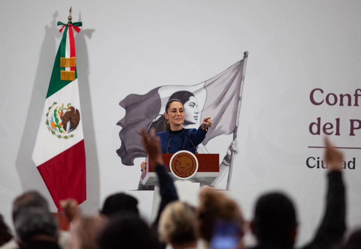 Claudia Sheinbaum Pardo, presidenta de México, durante conferencia de prensa donde presentaron durante conferencia matutina proyecto Olinia, en el que el objetivo es desarrollar un transporte eléctrico de pasajeros que refleje la cultura mexicana. El diseño estará a cargo de instituciones como el IPN, la UNAM y el Tecnológico Nacional, y el centro de ingeniería ya se ha establecido en Puebla.