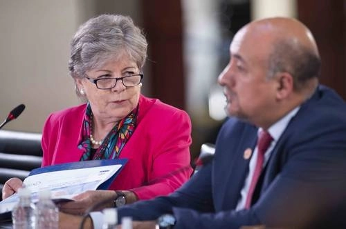 Alicia Bárcena, titular de la Cepal, y el subsecretario de Relaciones Exteriores Maximiliano Reyes. Foto Presidencia