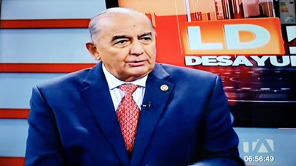 Fernando Donoso, el ministro de Defensa, fue el encargado de dar la noticia. Foto  @DefensaEc 