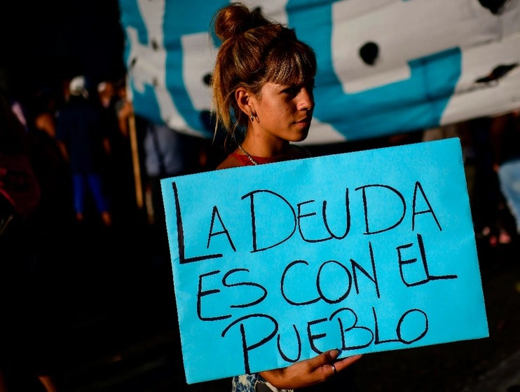 Organizaciones sociales respaldaron la idea de restructuración de la deuda externa. Foto Afp
