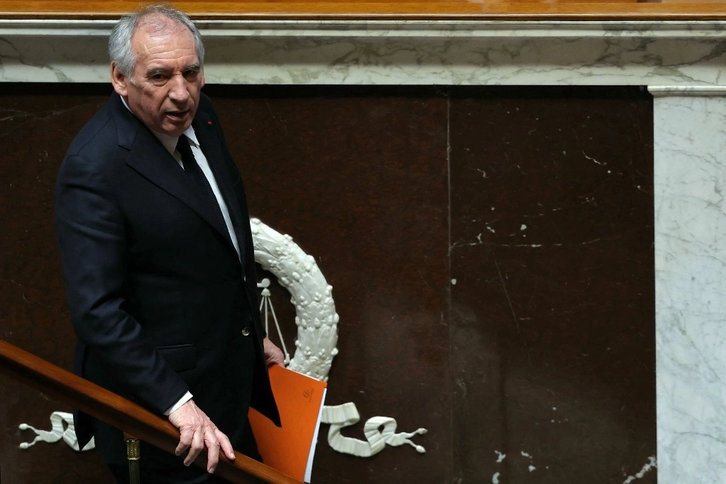 El primer ministro francés, Francois Bayrou, se marcha después de pronunciar una declaración de política general ante los parlamentarios en la Asamblea Nacional en París el 14 de enero de 2025. Foto Afp