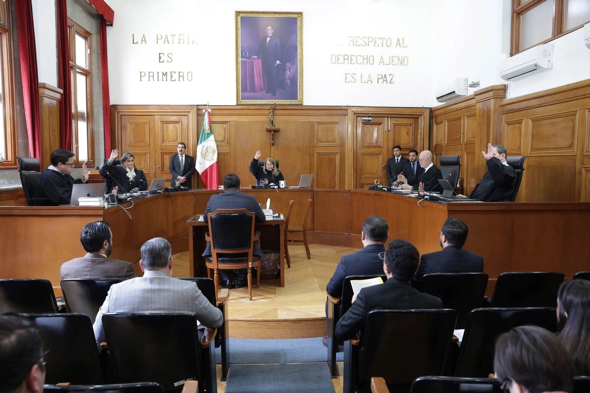 Los ministros salientes de la SCJN buscan dejar a los próximos magistrados un presupuesto que considere salarios arriba del tope establecido. Foto 