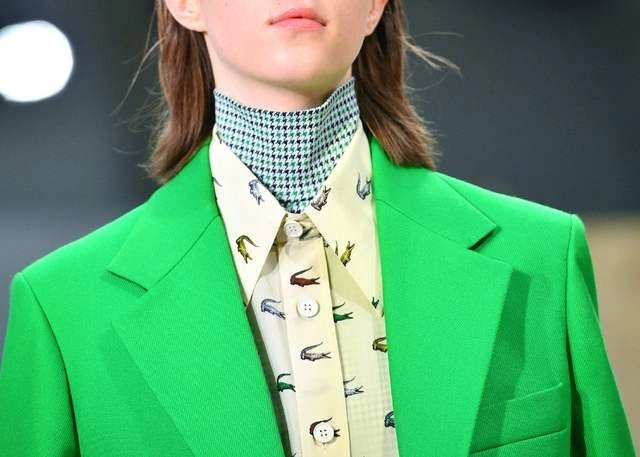 Pese las acusaciones, Lacoste presentó su colección  Otoño-Invierno 2020-2021, Ready-to-Wear, en París, el 3 de marzo de 2020. Foto AFP