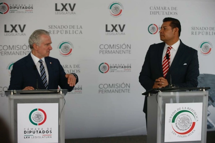 Los presidentes de las Mesas Directivas de la Cámara de Diputados y de Senadores, Santiago Creel y Alejandro Armenta, ofrecen conferencia de prensa durante la sesión de la Comisión Permanente, en San Lázaro, Ciudad de México, el 3 de mayo de 2023. Foto José Antonio López