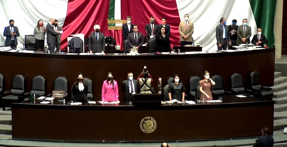 Integrantes de la Mesa Directiva de la Cámara de Diputados durante el minuto de silencio. Fotograma tomado del video emitido en la cuenta de Twitter @Mx_Diputados